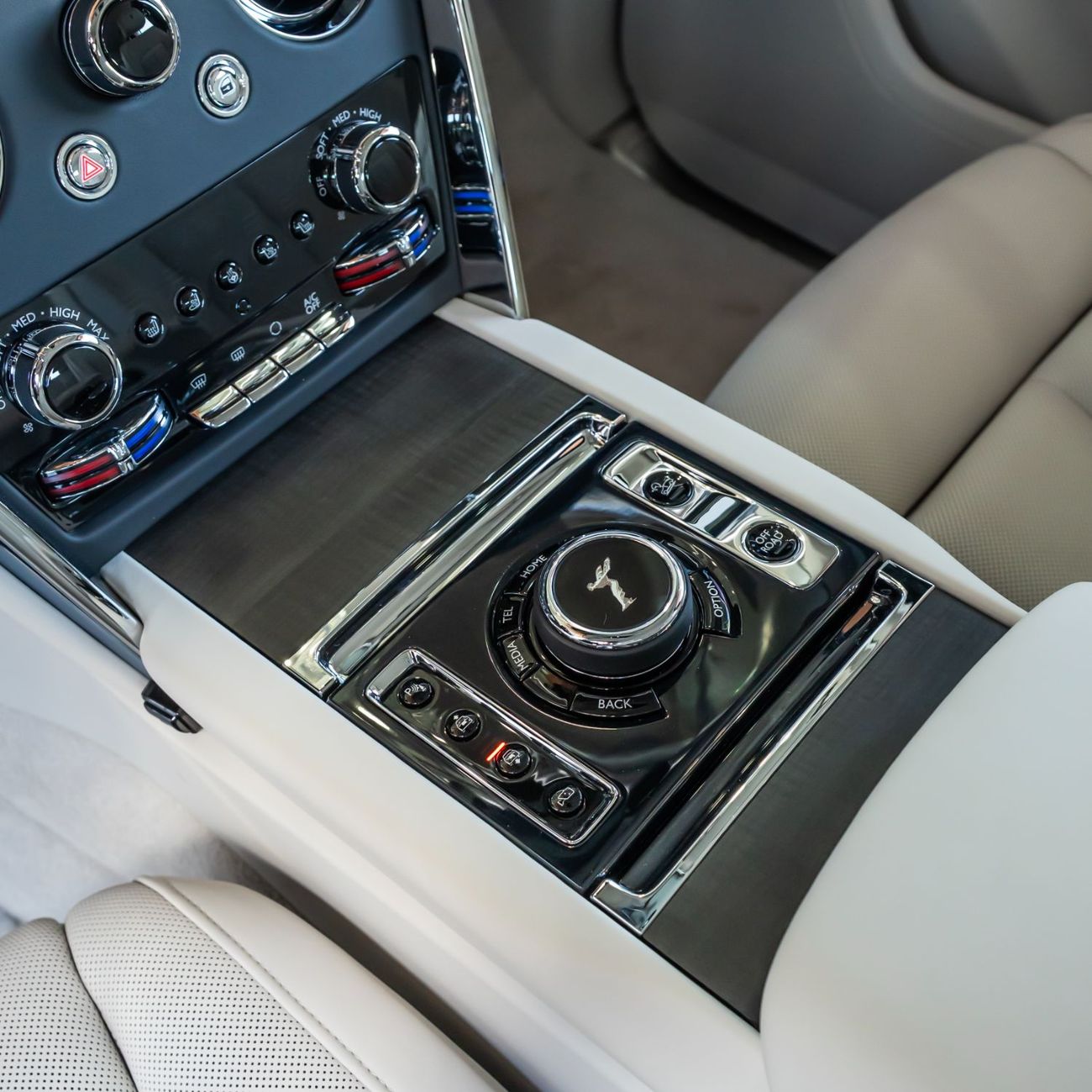 Rolls-Royce Cullinan 2026 ROLLS ROYCE CULLINAN SILVER BADGE BRAND NEW