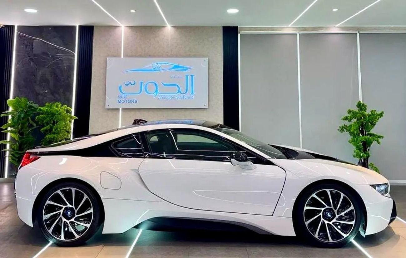 بي أم دبليو i8 STD LUXURY || GCC I| TOP RANGE I| FUTURISTIC DESIGN || CONDITION || LOW MILEAGE