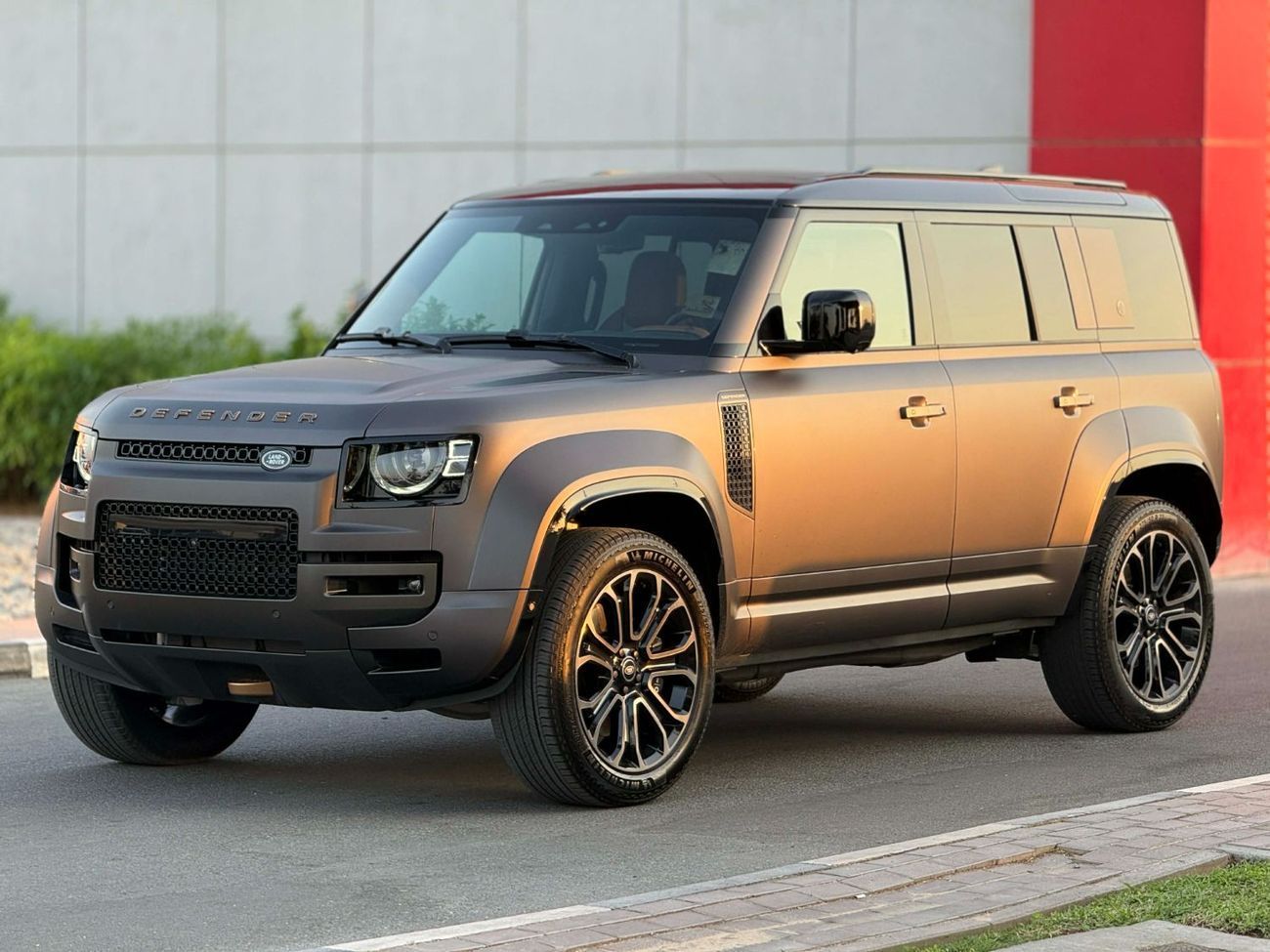 Land Rover Defender 110 P635 OCTA V8 **2025**GCC SPEC UNDER WARRANTY