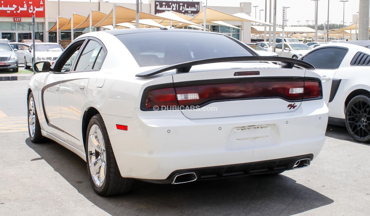 دودج تشارجر 2013 Hemi Rt Full options American specs sunroof DVD camera leather interiors