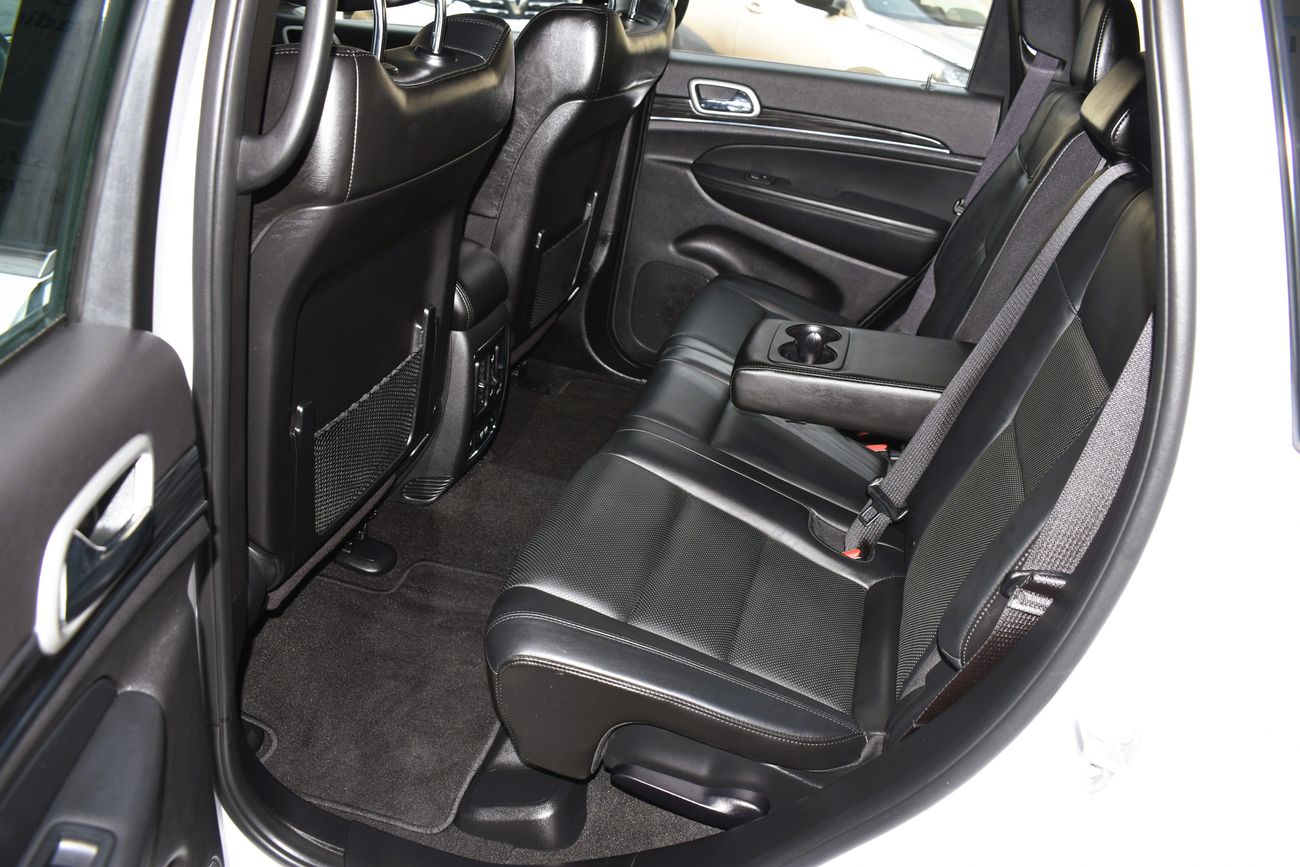 جيب جراند شيروكي AED 2190 PM LIMITED 3.6 AT 4WD GCC DEALER WARRANTY