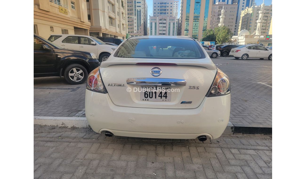 نيسان ألتيما