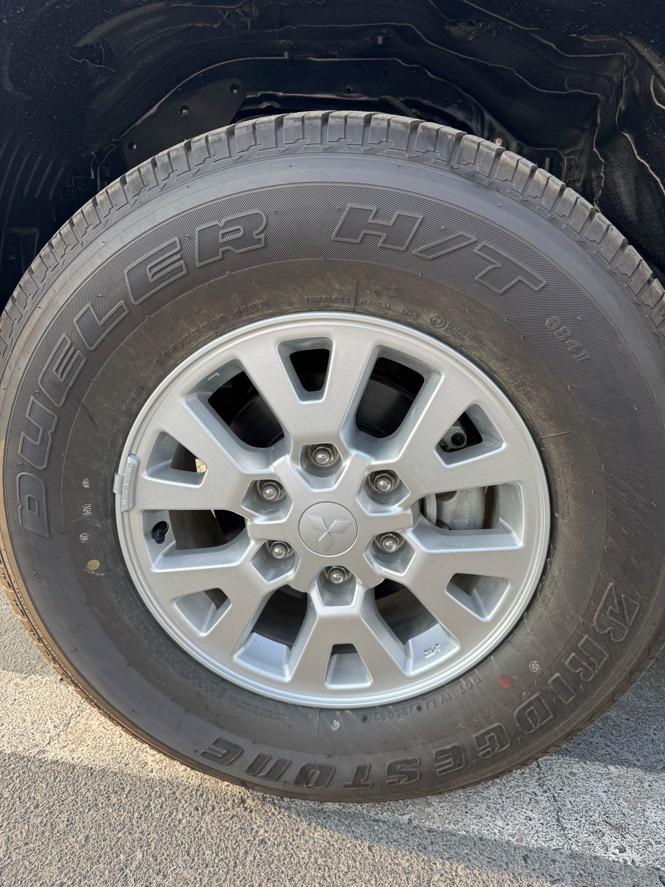 Mitsubishi L200 GL Double Cab Petrol 2.4L Mitsubishi L200 2.4L Full Option EXPORT ONLY!!!