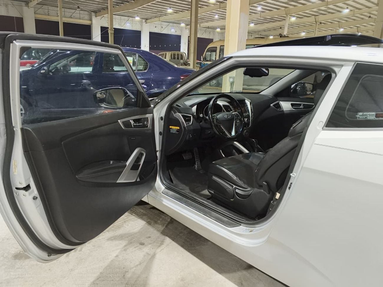 Hyundai Veloster Sleek & Sporty! 2015 Hyundai Veloster | Original Paint | 151,907 KM – Premium Choice!