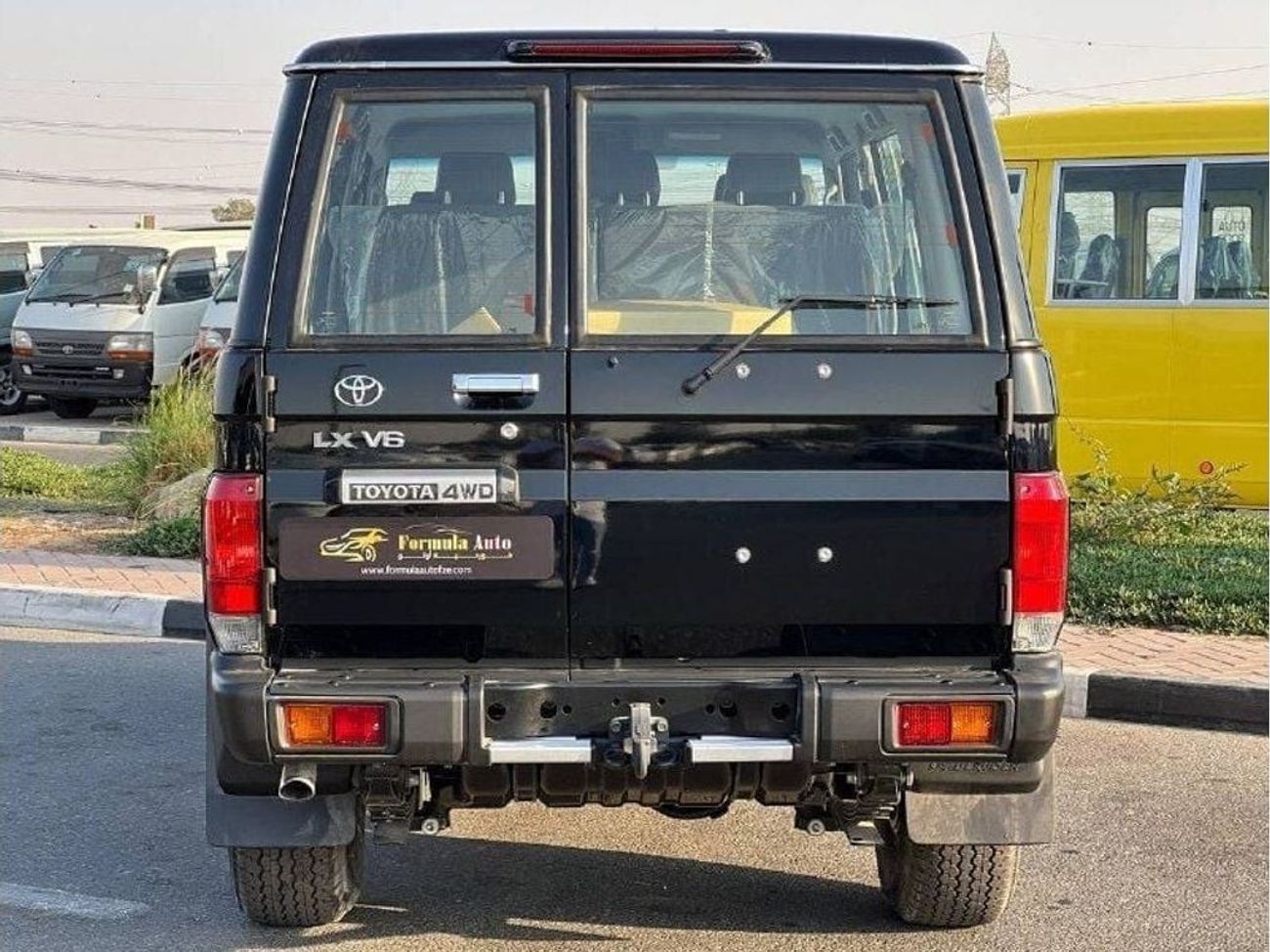 Toyota Land Cruiser 70 LC76 4.0L PTR M/T // 2024 // HIGH OPTION WITH DVD & BACK CAMERA , POWER WINDOWS , COOL BOX // SPECIA