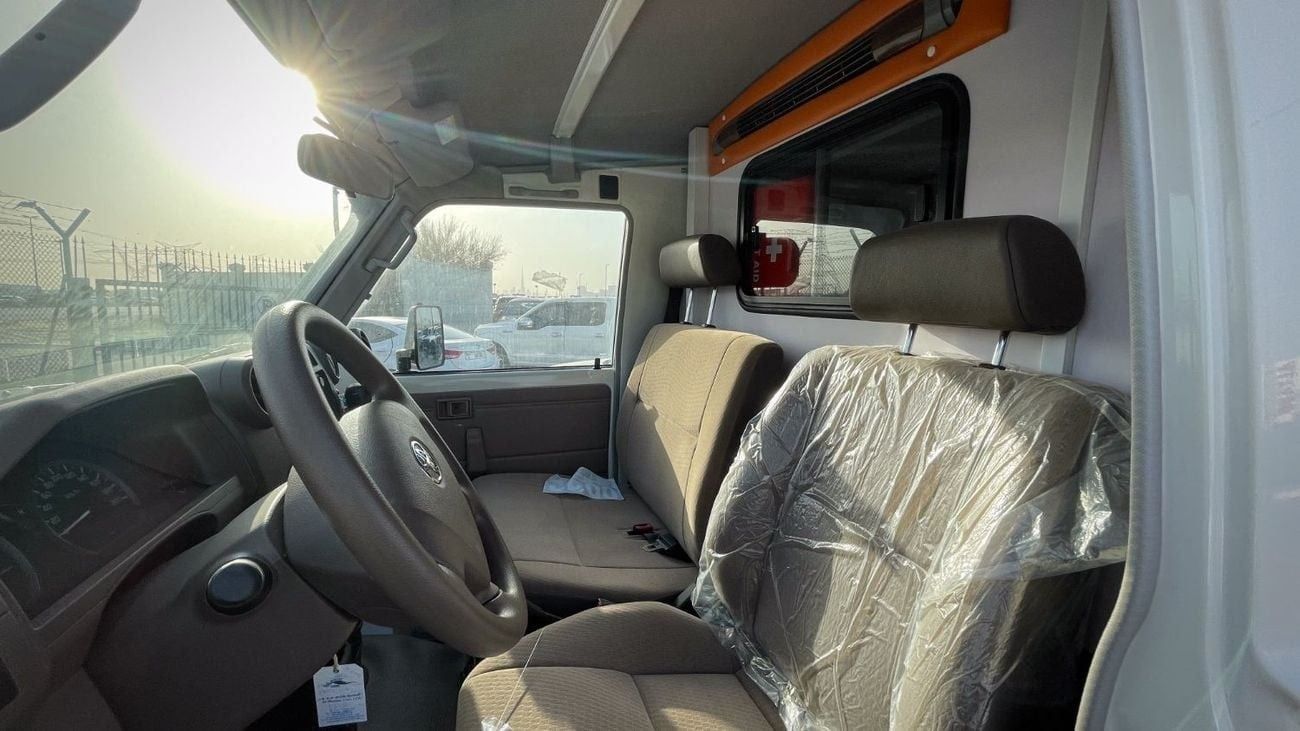 تويوتا لاند كروزر 70 78 (GRJ78) 4.0Ltr. M/T HardTop READY AMBULANCE 2023YM