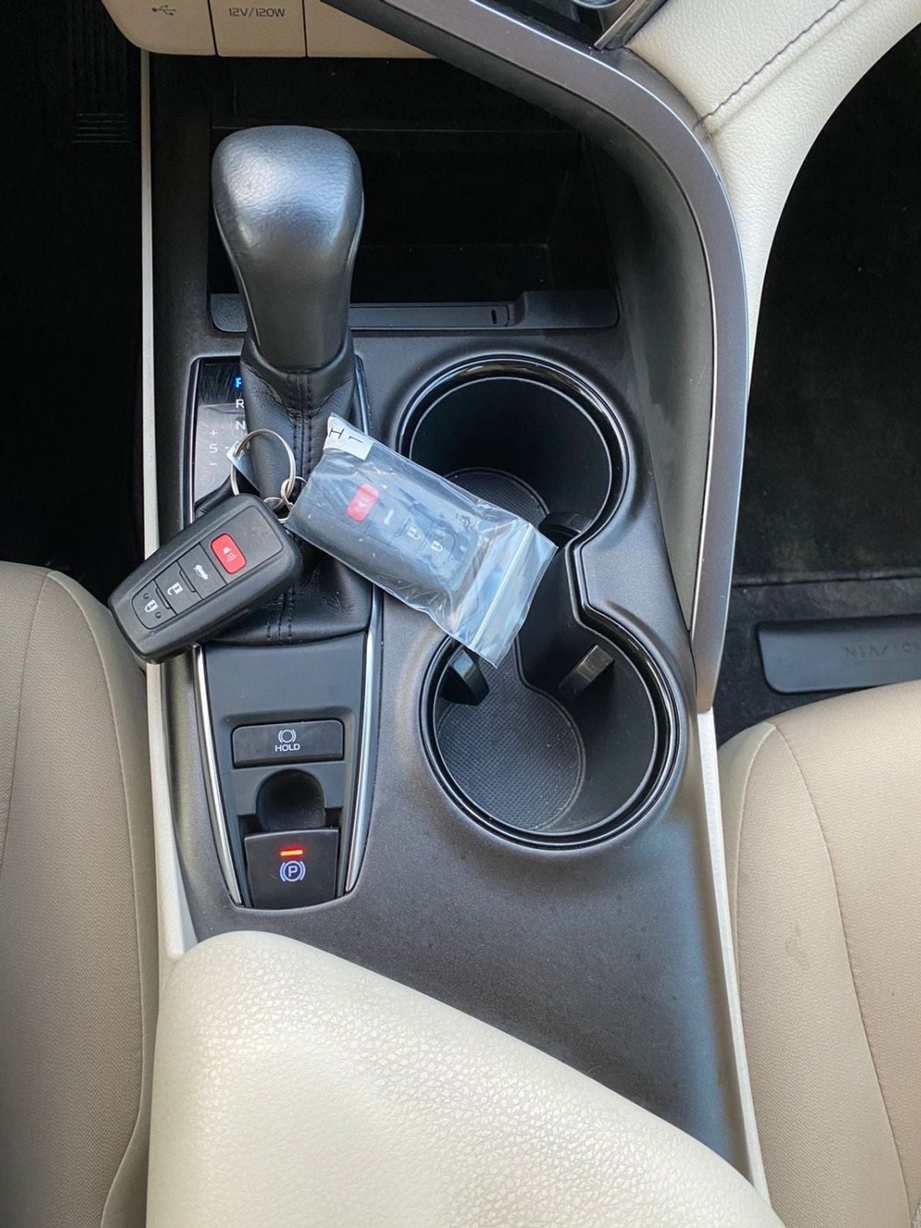 تويوتا كامري SE 2.5L (181 HP)