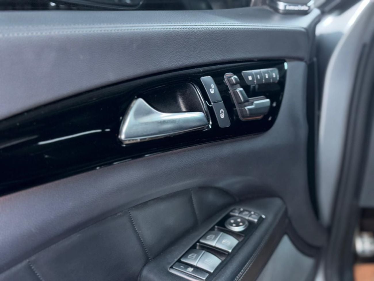 Mercedes-Benz CLS 63 AMG Std 5.0L