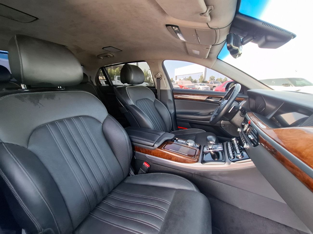 Genesis G90 Royal 5.0L (410 HP)