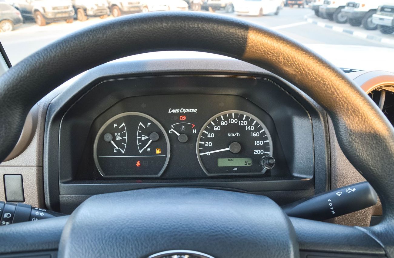 Toyota Land Cruiser Pick Up TOYOTA LAND CRUISER 79 2.8L SC MT DIESEL PICKUP 2025