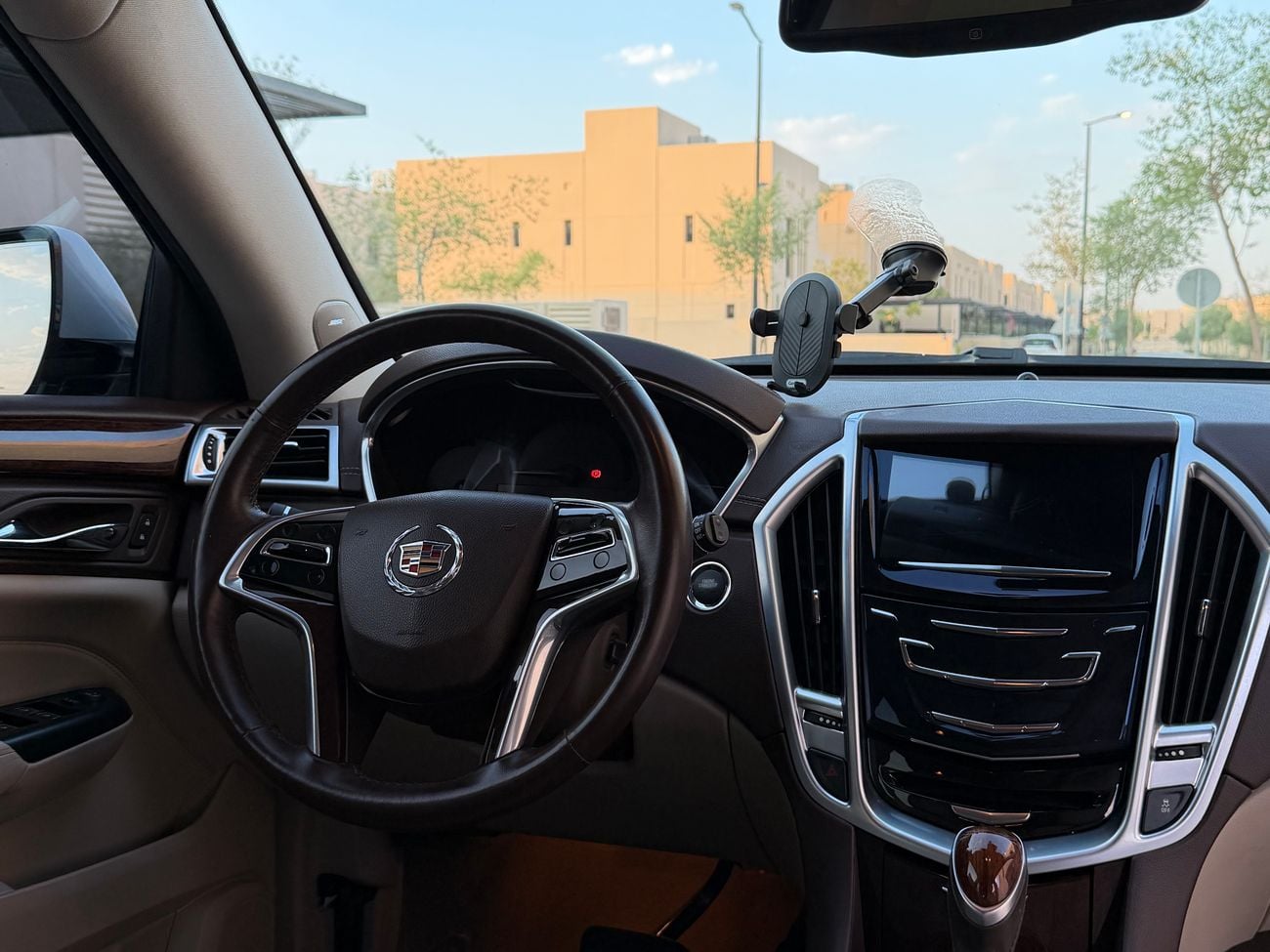كاديلاك SRX LUXURY