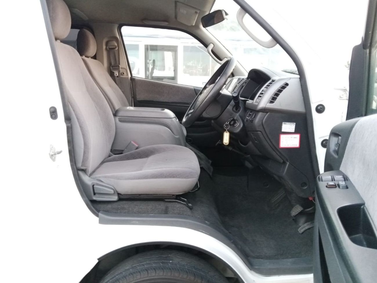 Toyota Hiace TOYOTA HIACE VAN RIGHT HAND DRIVE (PM 893)