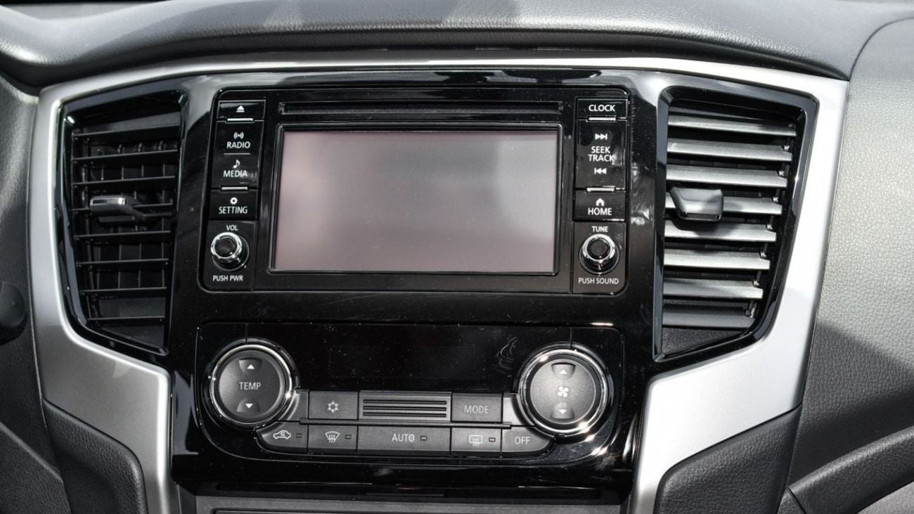 Mitsubishi L200 Mitsubishi L200 SPORTERO DIESEL - 2.4L - DOUBLE CABIN - 4X4 - A/T - POWER LOCKS AND POWER WINDOWS