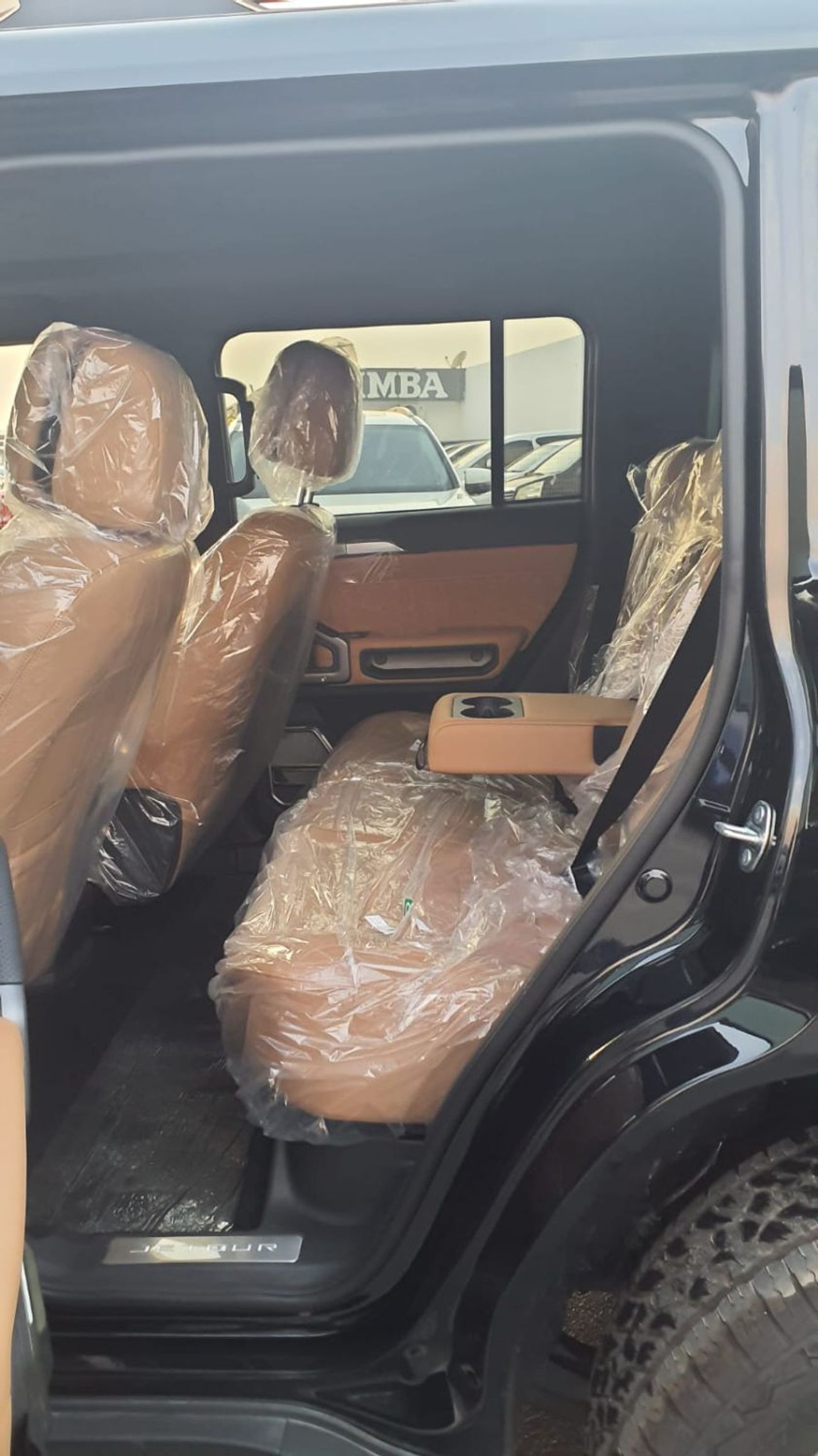 جيتور T2 JETOUR T2 2.0L | 5-Seater | Elegant Black Exterior & Premium Beige Interior