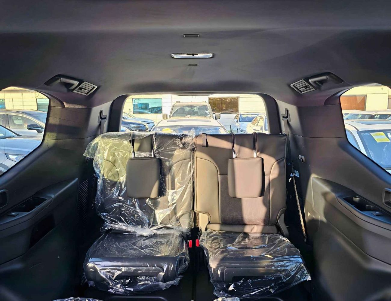 Toyota Land Cruiser GXR BASIC / 4.0L PETROL V6 / SUNROOF / LEATHER WITH DRIVER POWER SEAT (CODE # GXR4B)