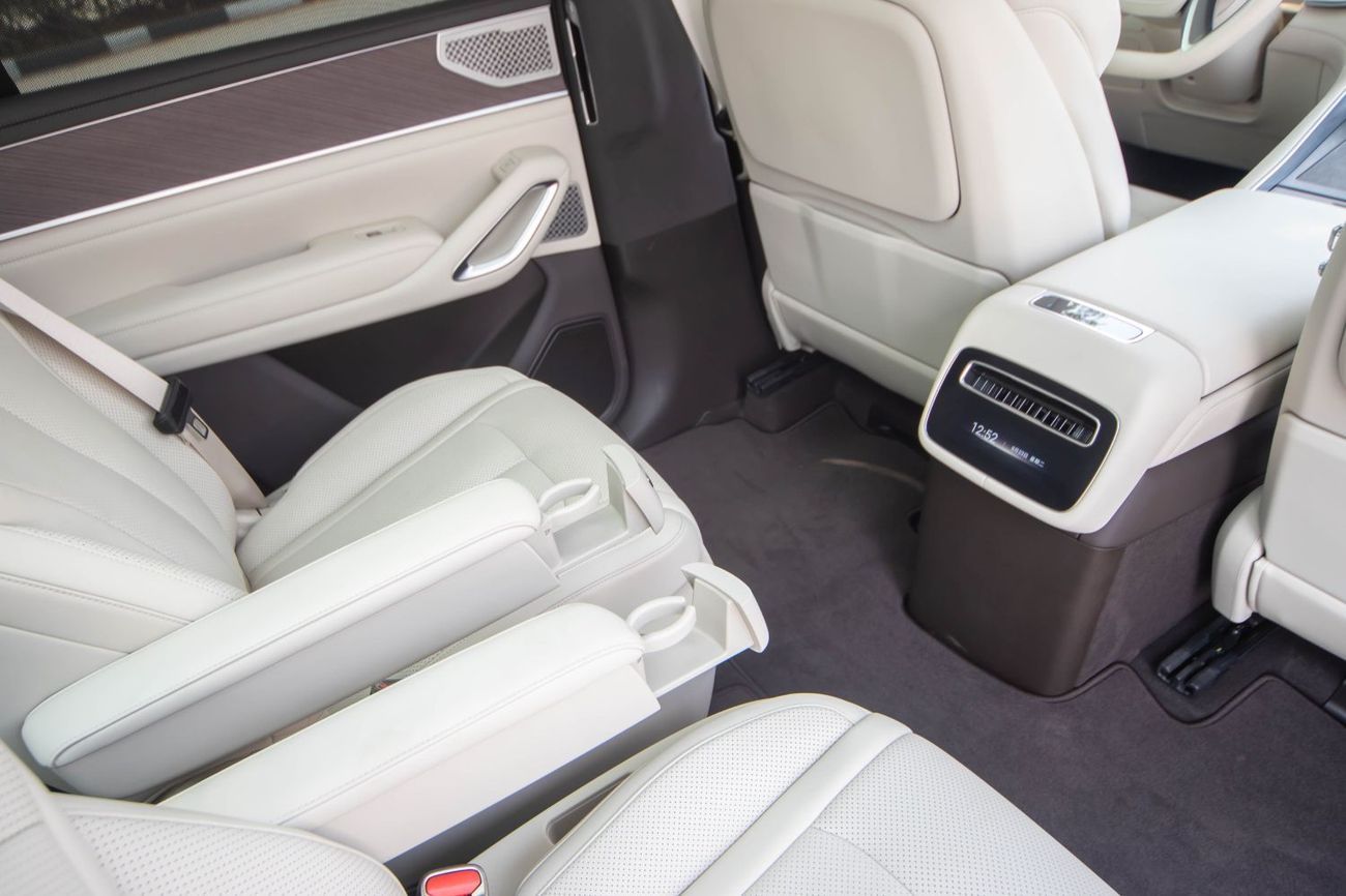 Denza N9 Premium Denza N9 Prestige 2025