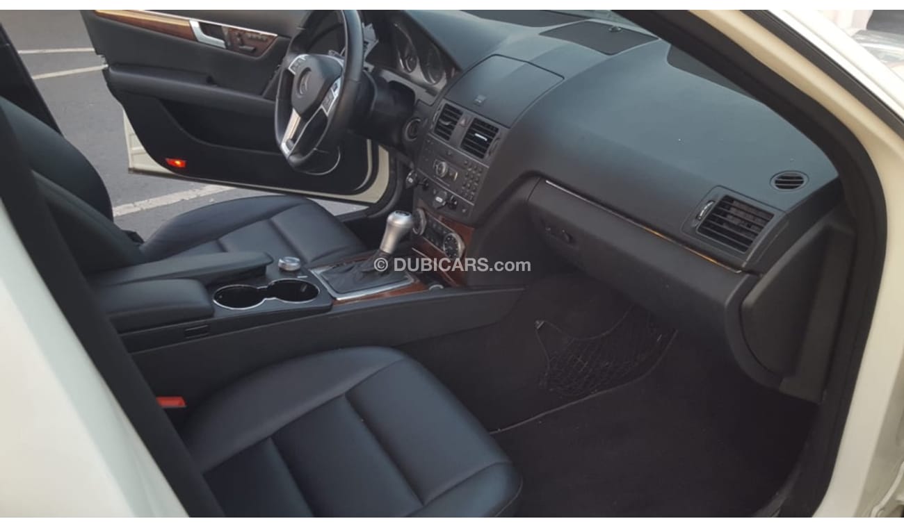 مرسيدس بنز C 300 مرسيدس C300 كت 63 موديل 2012 السياره بحاله ممتازه ولا تحتاج اي مصروف السياره فل وابشن مسرفسه بالكامل