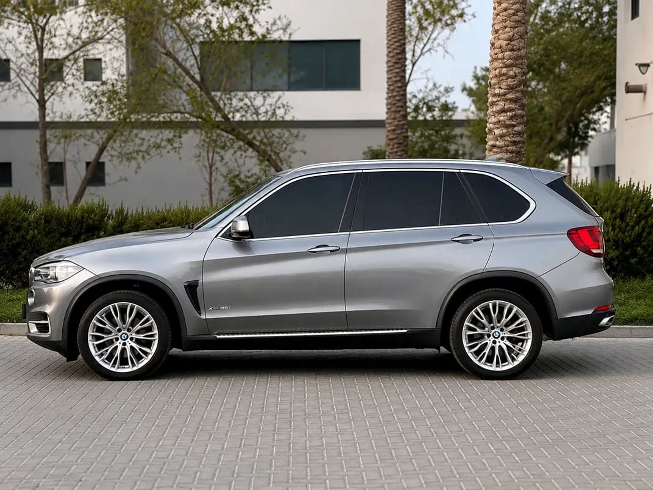 بي أم دبليو X5 1,338 P.M | xDrive35i Exclusive | GCC Specs | 3.0L V6