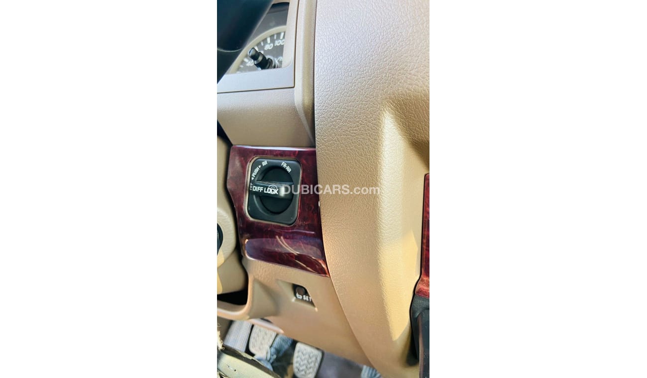 Toyota Land Cruiser 2023 Toyota Land Cruiser 71 4.0L V6 with Difflock
