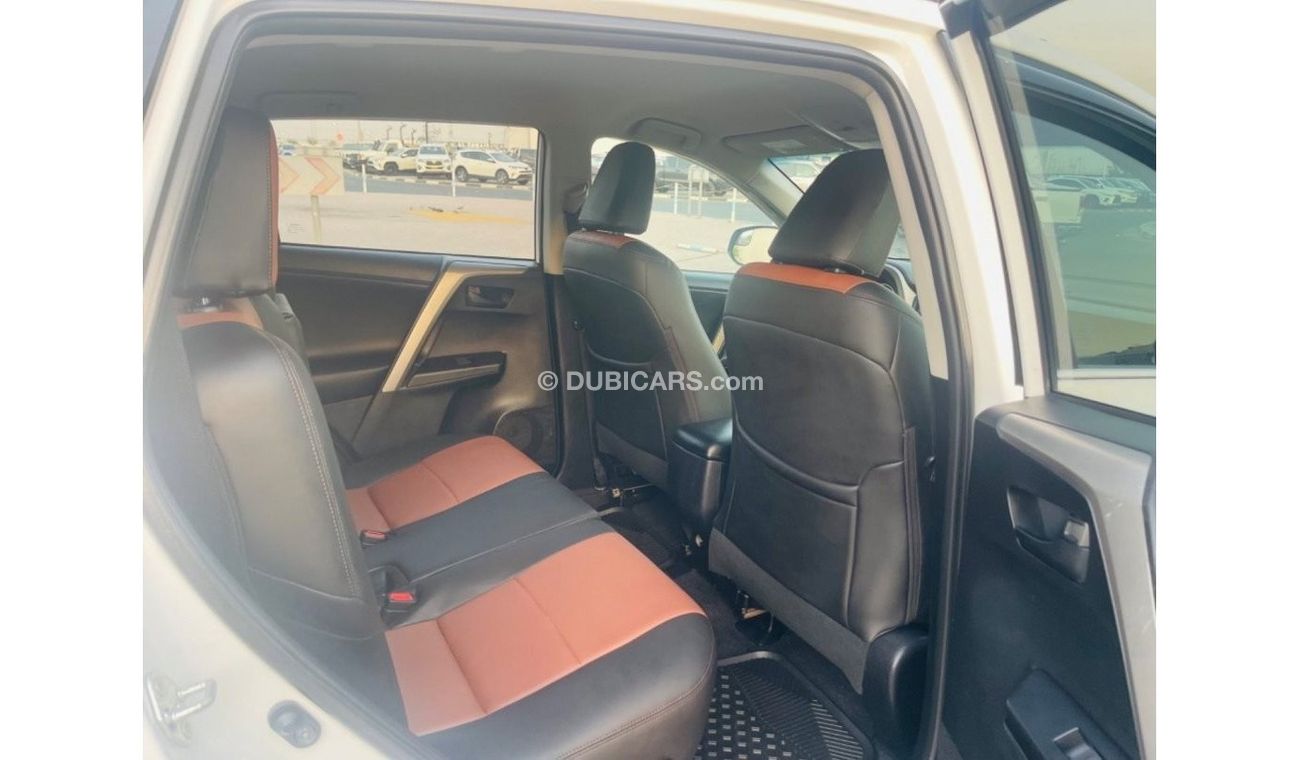 Toyota RAV4 AWD leather seats