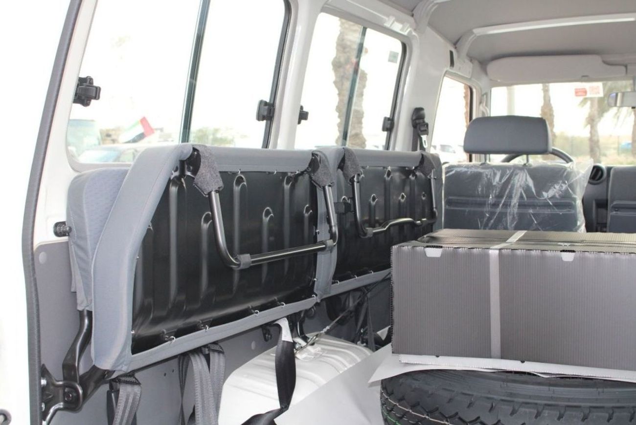 Toyota Land Cruiser 70 TOYOTA LANDCRUISER 78 4.5L V8 DIESEL 9 SEATER TROOP CARRIER MANUAL