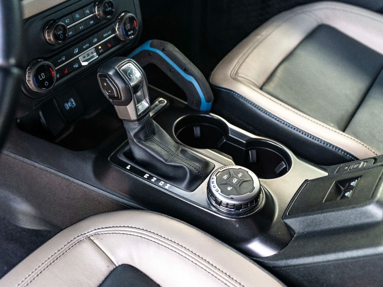 فورد برونكو Wildtrak 2.7L (4 Seater)