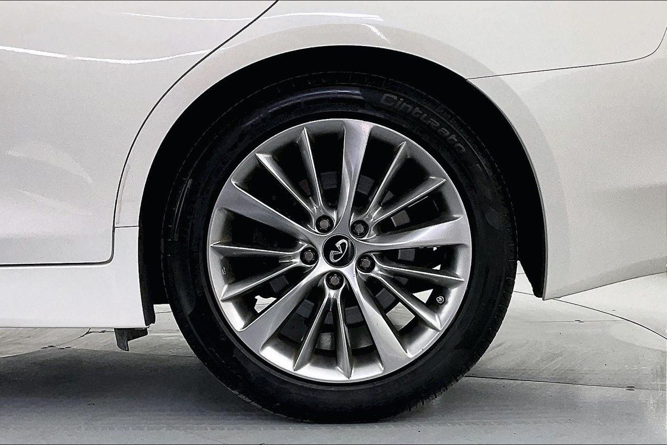 Infiniti Q50 Premium / Luxe