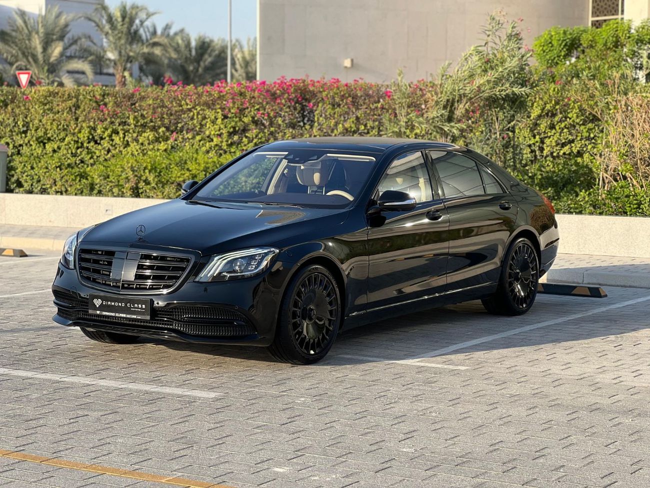 Mercedes-Benz S 560 Std 4.0L (469 HP) 4.0L (469 HP)