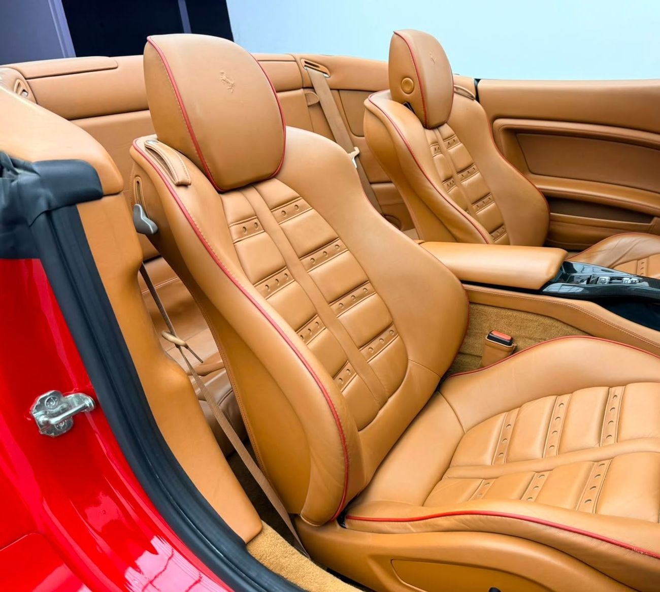 فيراري كاليفورنيا 2013 Ferrari California Convertible, Full Service History, Carbon Fiber Interior, Fully Loaded, GCC