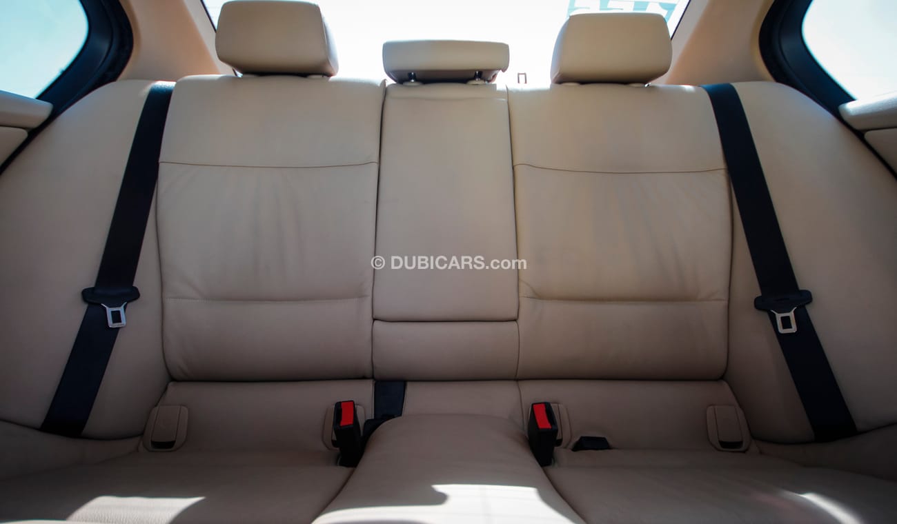 بي أم دبليو 325 i