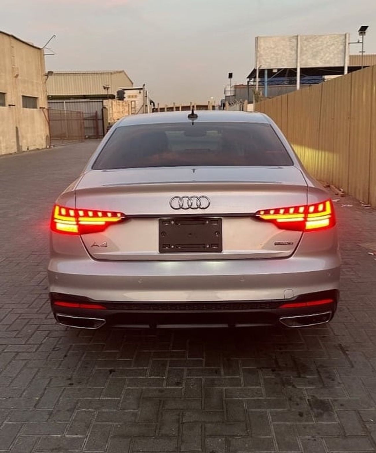 أودي A4 Audi A4 Premium Plus 40