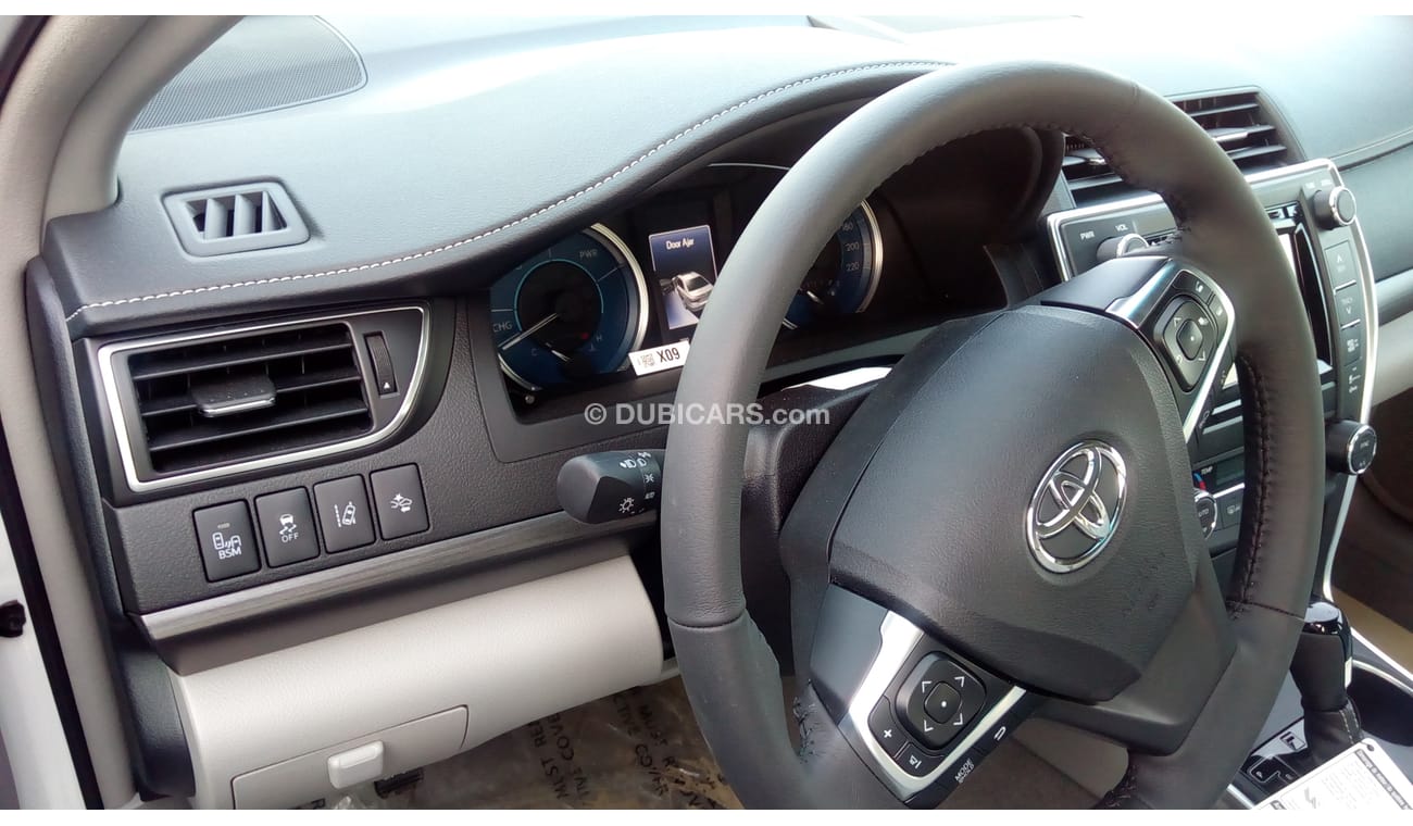 تويوتا كامري XLE HYBRID