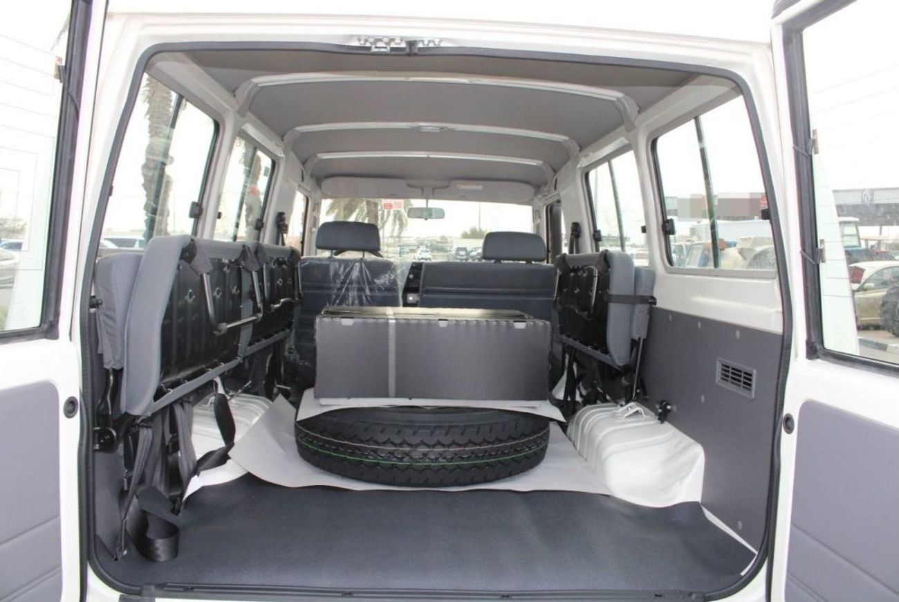 Toyota Land Cruiser 70 TOYOTA LANDCRUISER 78 4.5L V8 DIESEL 9 SEATER TROOP CARRIER MANUAL