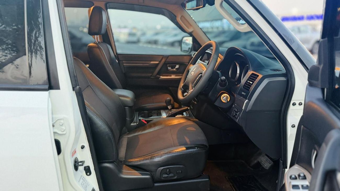 Mitsubishi Pajero 2016 | SIGNATURE BODY KIT | RHD | 3.2L DIESEL ENGINE | AUTOMATIC TRANSMISSION | ELECTRIC SEAT | REAR