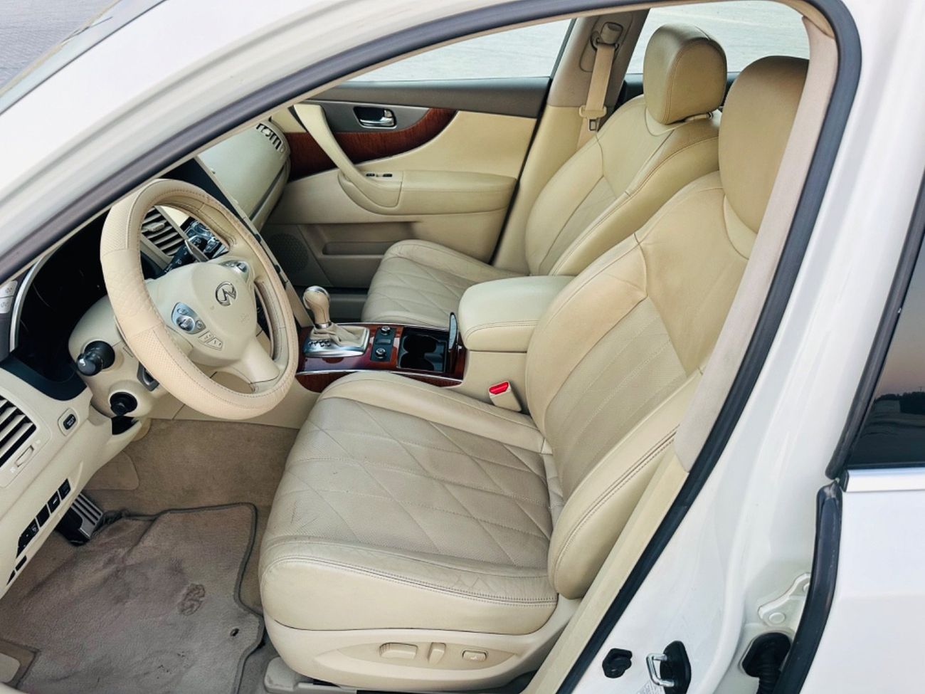 Infiniti QX70 MODEL 2017 GCC CAR PERFECT CONDITION INSIDE AND OUT SIDE FULL OPTION SUN ROOF LEATHER SEATS 5 camera