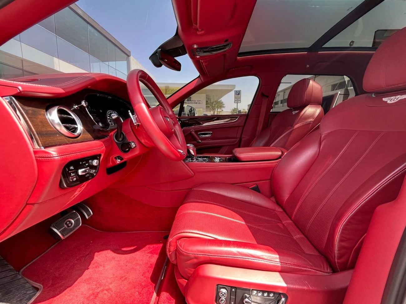بنتلي بينتايجا AED 4,640 P.M | 0% DOWN PAYMENT | BENTLEY BENTAYGA V8 | 4.0L V8 | 2020 | FULL SERVICE HISTORY | GCC