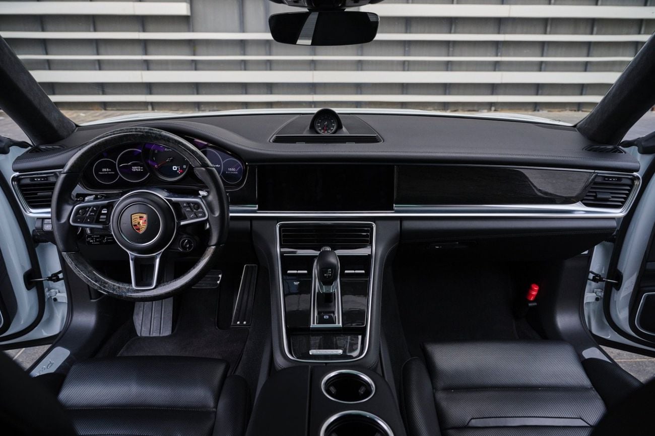 Porsche Panamera Turbo 4.0L AWD