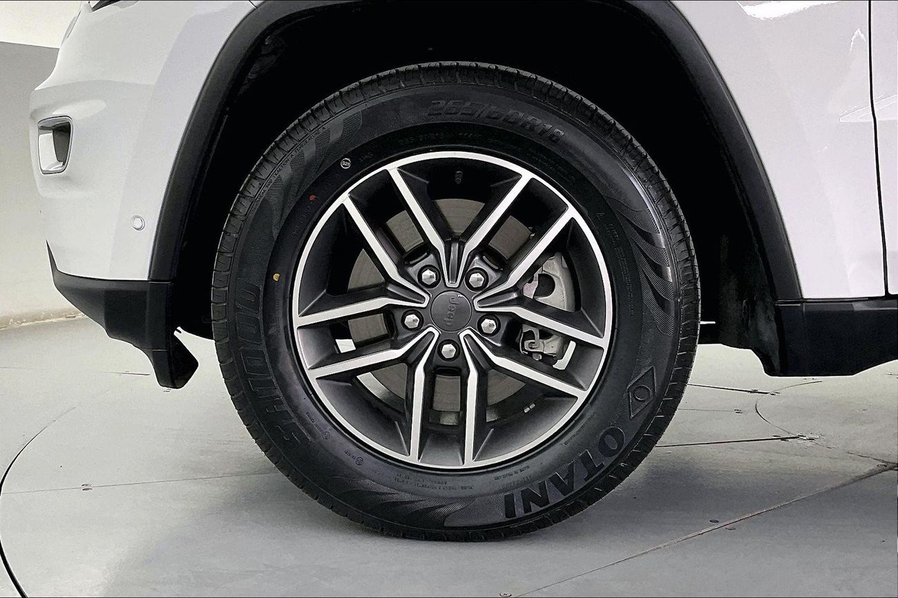 Jeep Grand Cherokee Laredo | 1 year free warranty | 1.99% financing rate | 7 day return policy
