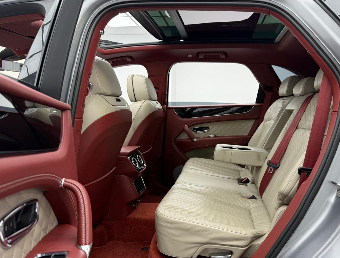 Bentley Bentayga 2017 Bentley Bentayga First Edition W12, Service History, Fully Loaded, Excellent Condition, GCC