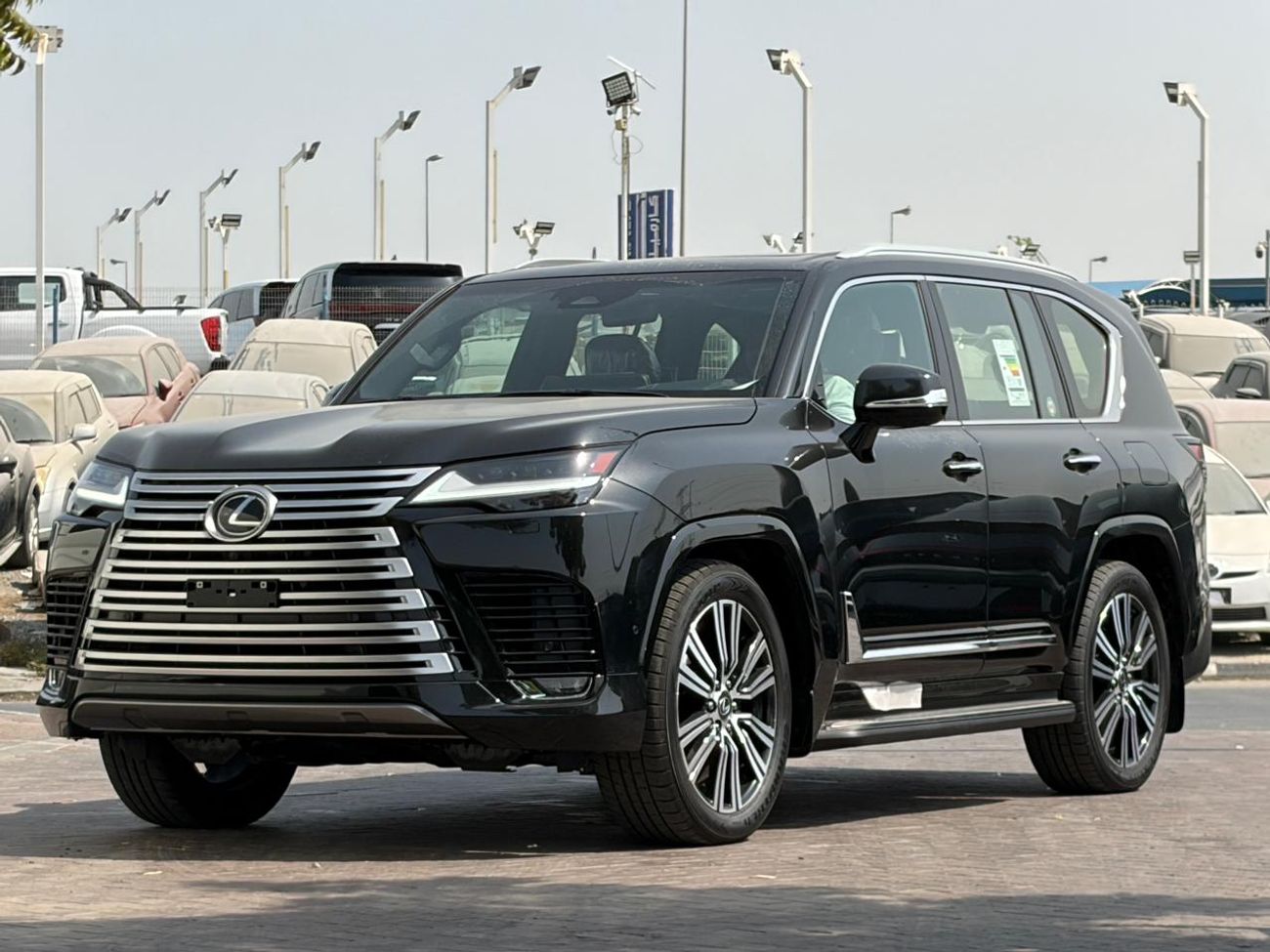 لكزس LX 700h SIGNATURE لكزس LX700H سيجنتشر || نظام ركن آلي | محرك هجين V6 سعة 3.5 لتر | كاميرا 360 درجة | فتحة سقف | مقاعد