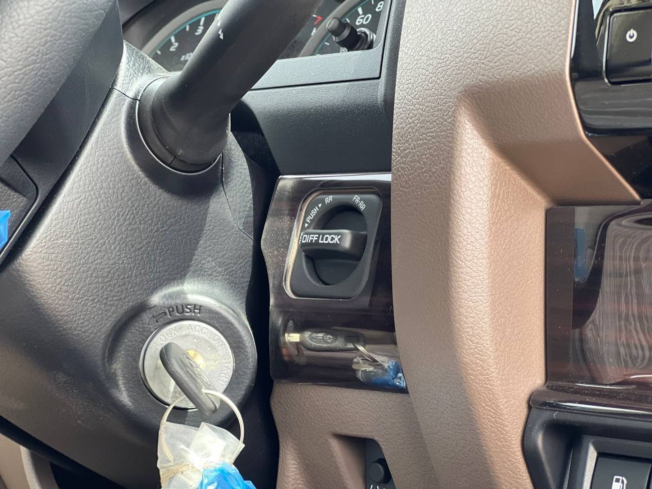 Toyota Land Cruiser Pick Up LC79 S/C 4.0L PTR A/T //2025// MID OPTION WITH WINCH , DIFF LOCK , DVD&BACK CAMERA , CRUISE CONTROL