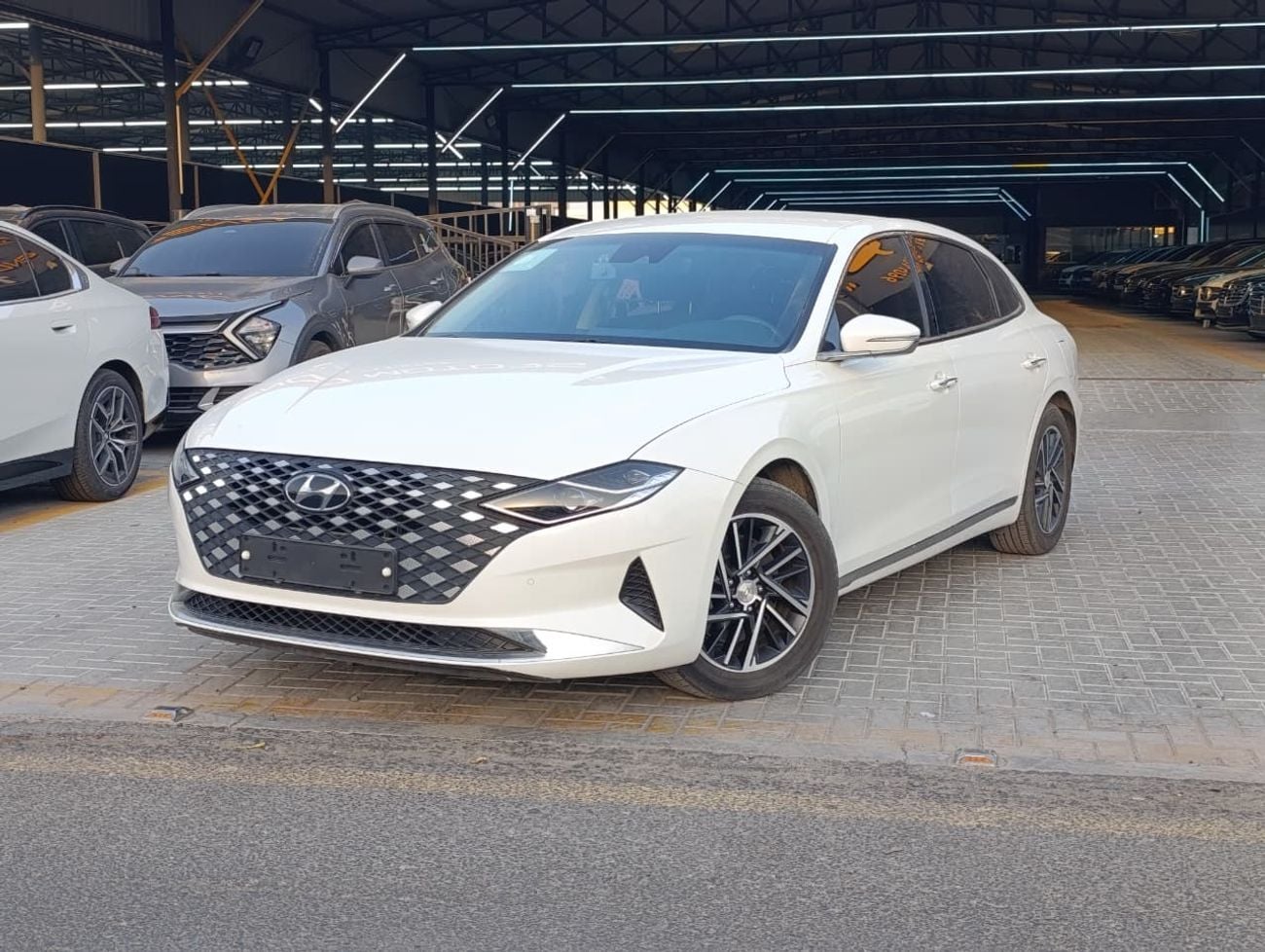 هيونداي جراندور STD (NON GCC)