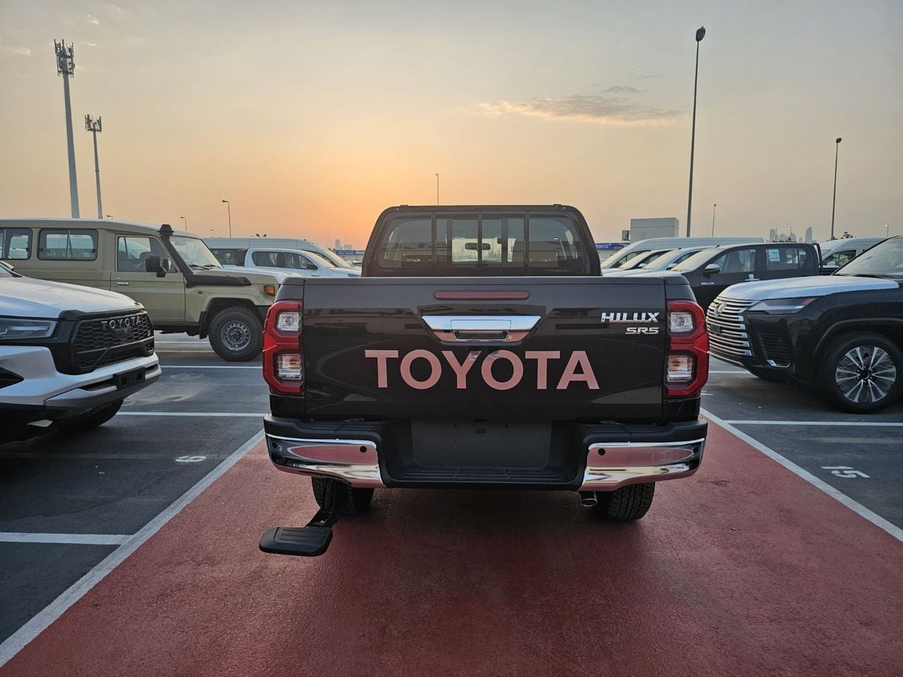 تويوتا هيلوكس TOYOTA HILUX 4.0 FENDER BLACK 2026