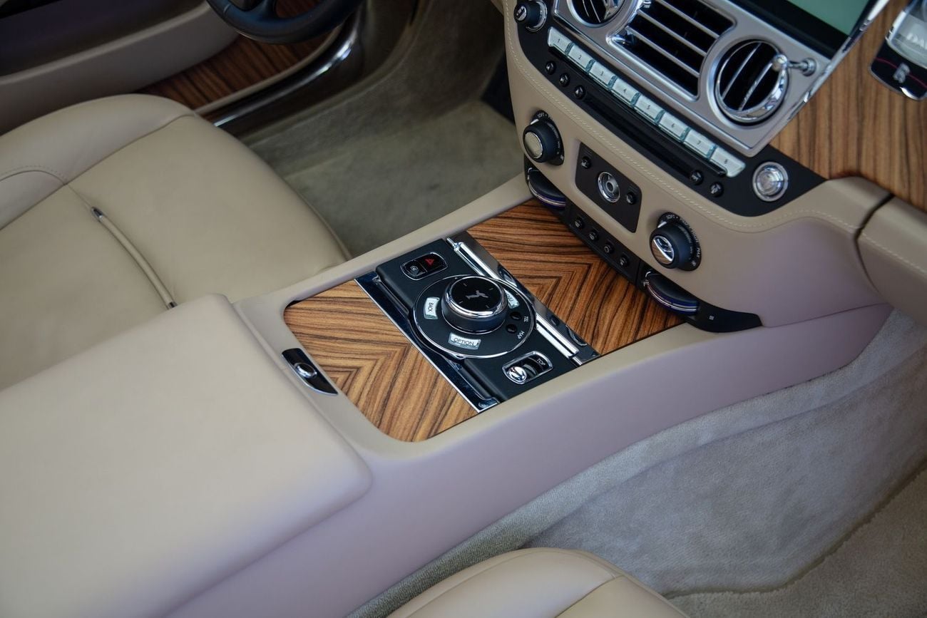 رولز رويس داون Rolls Royce Dawn