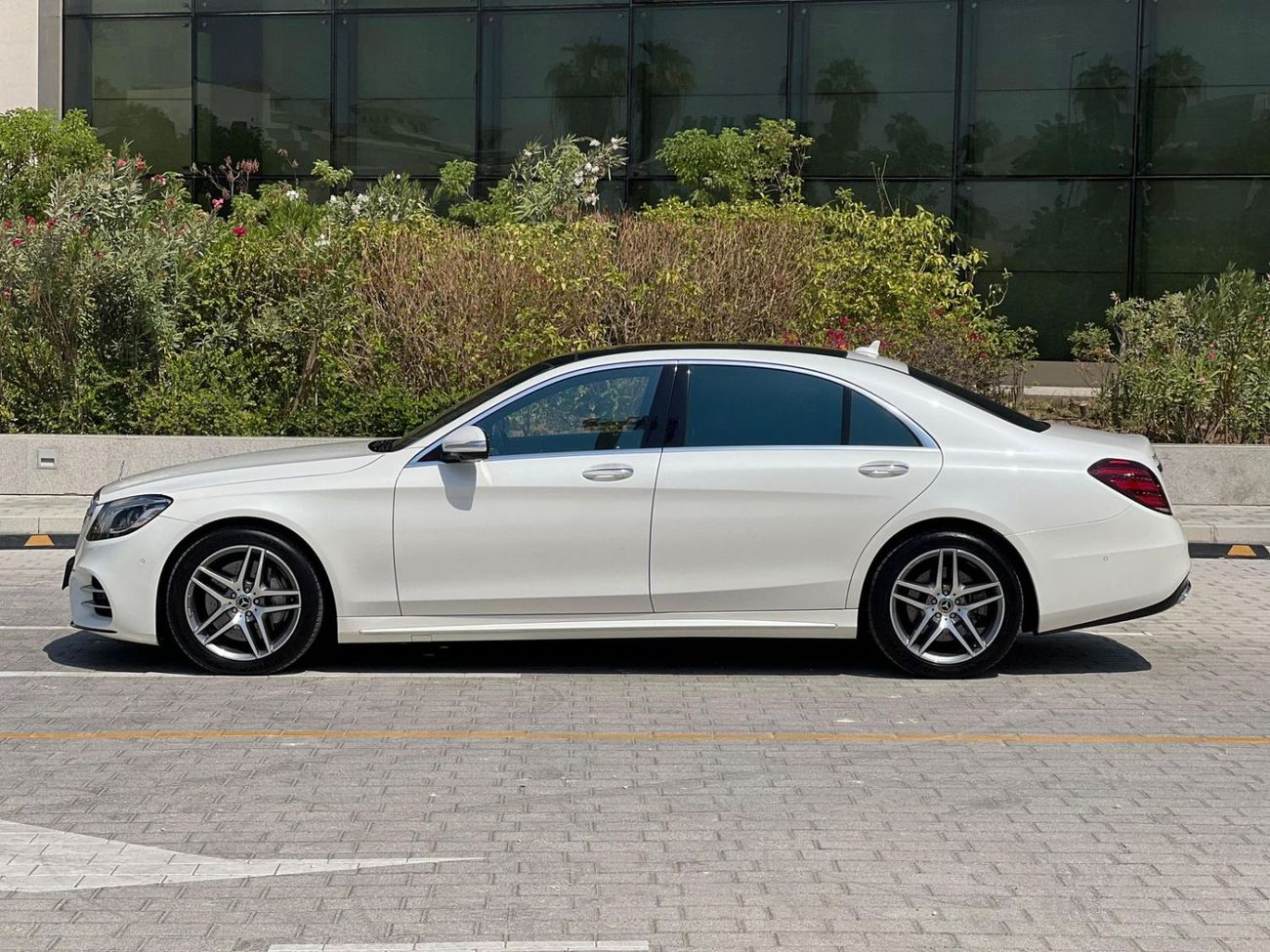 Mercedes-Benz S 560 Std 4.0L (463 HP)