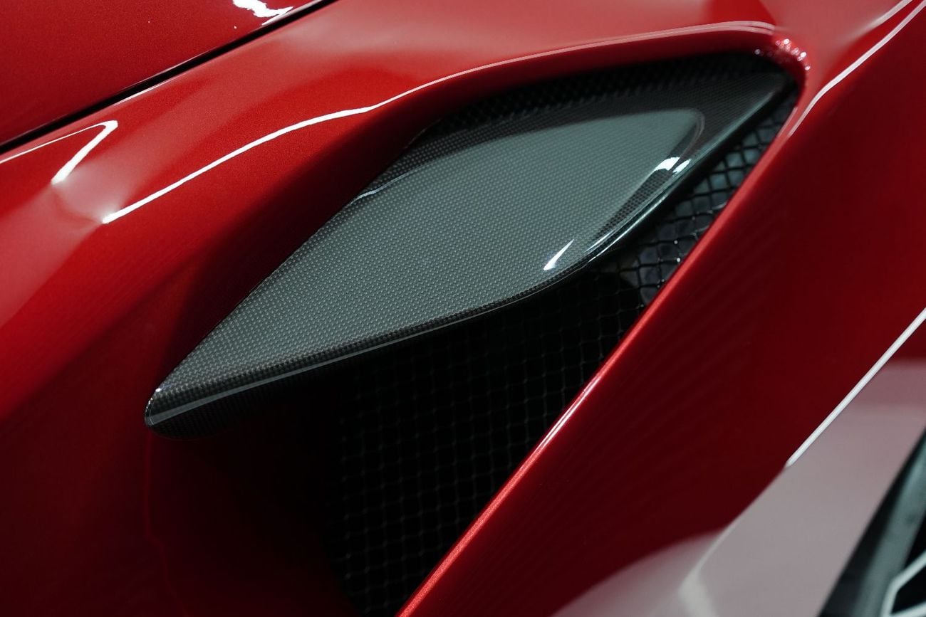 فيراري ف ٨ سبيدر 3.9T V8 Passenger Display, Suspension Lifter, Full Carbon Fiber Package!!
