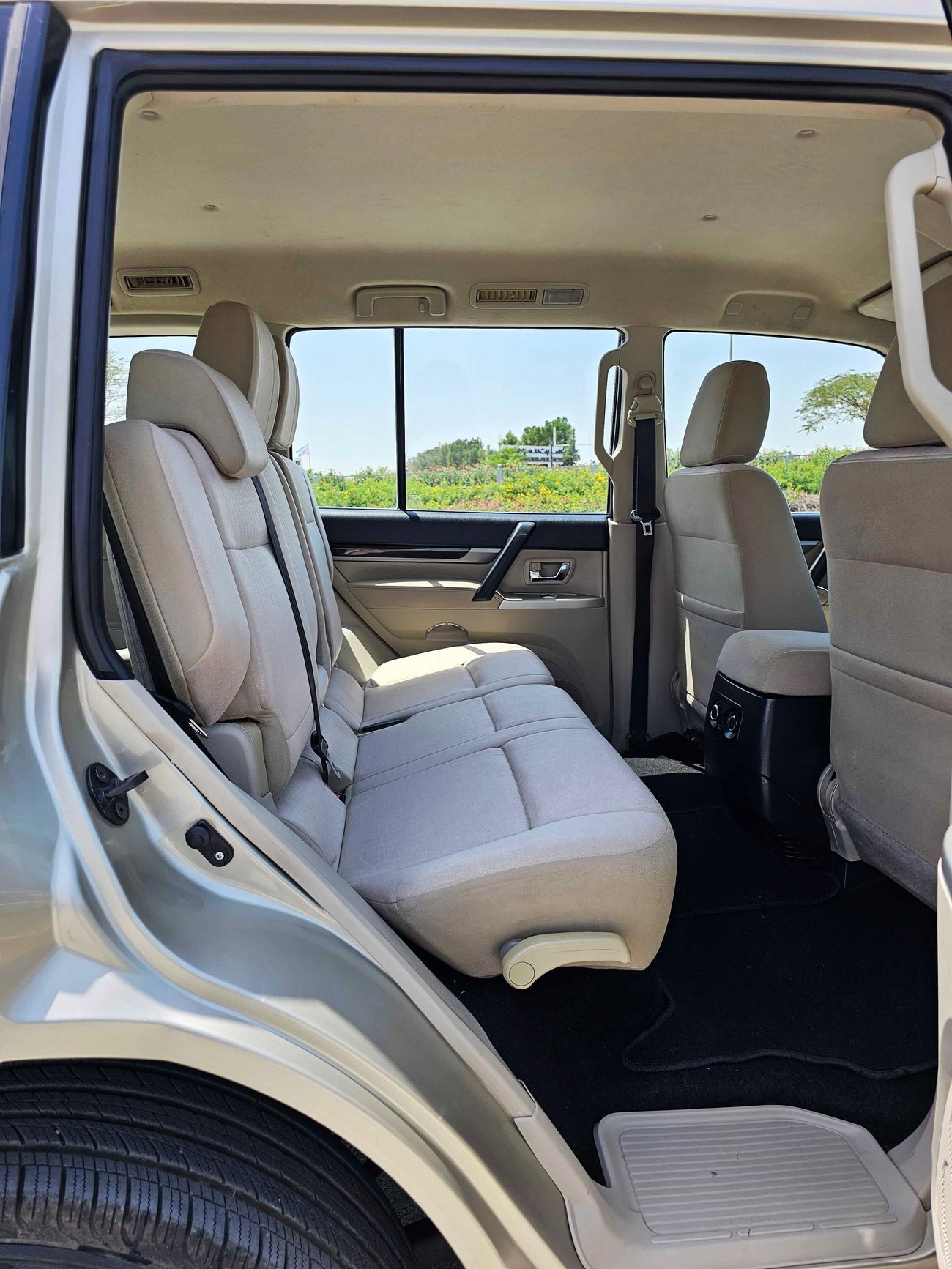 ميتسوبيشي باجيرو /GLS 3.5/ 4WD/ DVD CAMERA/ LOW MILEAGE/861 MONTHLY/LOT#700148