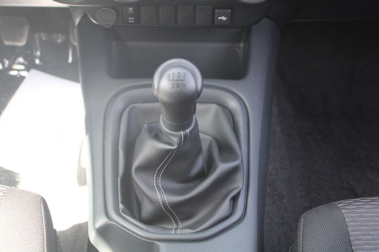 Toyota Hilux TOYOTA HILUX 2.4L DIESEL 4 X 4 DOUBLE CABIN ACTIVE MANUAL