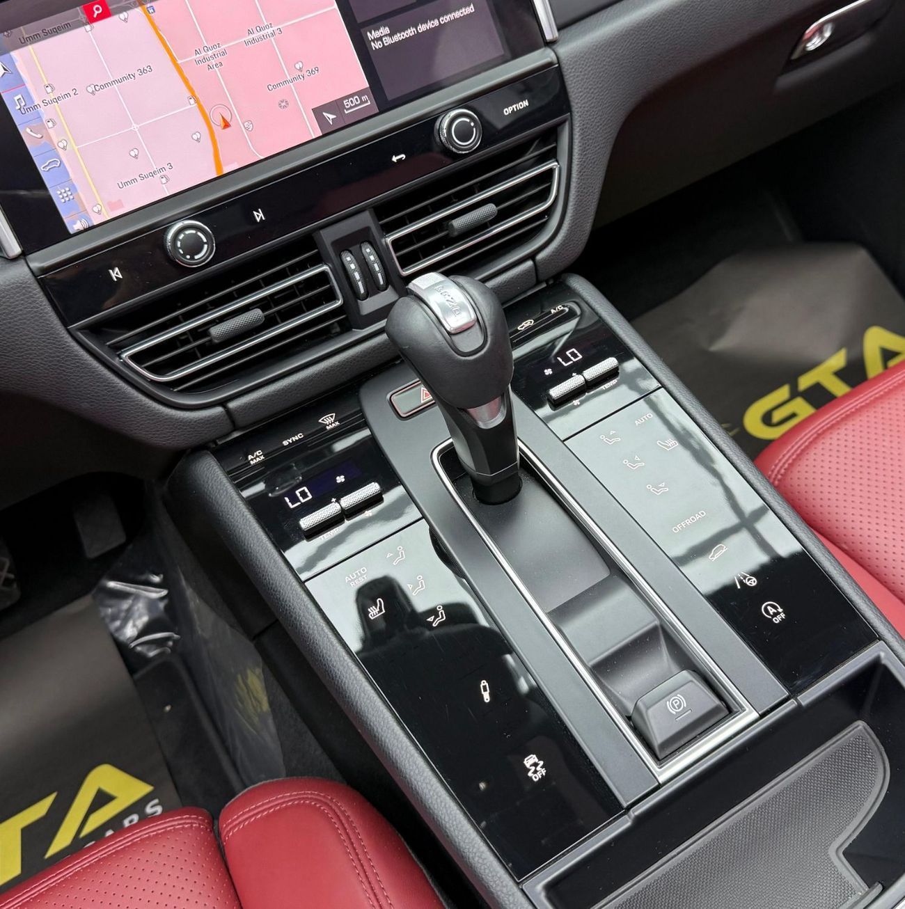 Porsche Macan T 2.0L (260 HP) 2024 Porsche Macan T, 2026 Porsche Warranty, Full Porsche Service History, Very Low