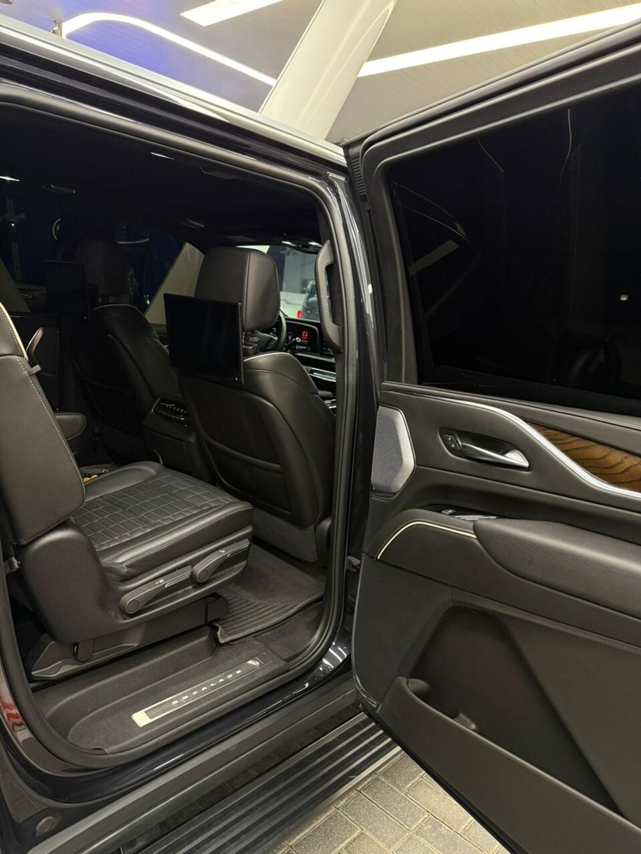 كاديلاك إسكالاد Premium Luxury Platinum 6.2L 4WD